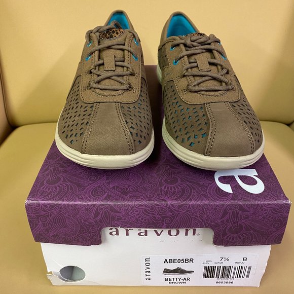 Aravon Women's Betty-AR Oxford Lace Up Sneakers - Picture 6 of 8